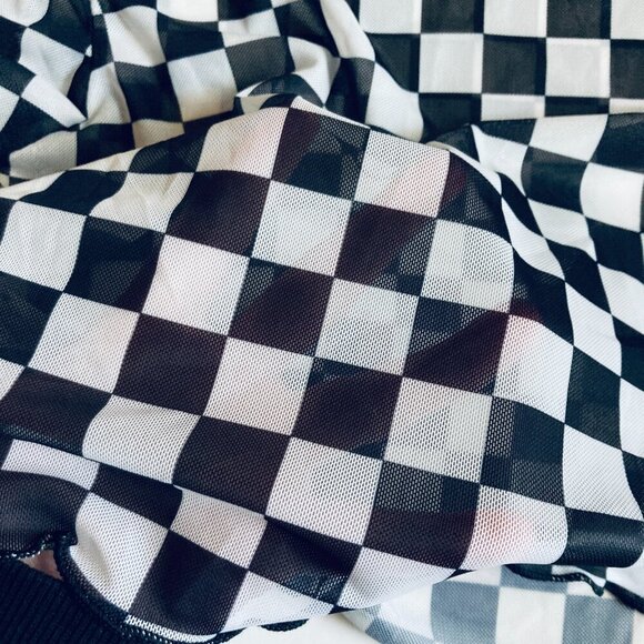 ๐ Black & White Checkered Sheer Mesh Top with Short Sleeves NEW - Picture 5 of 6